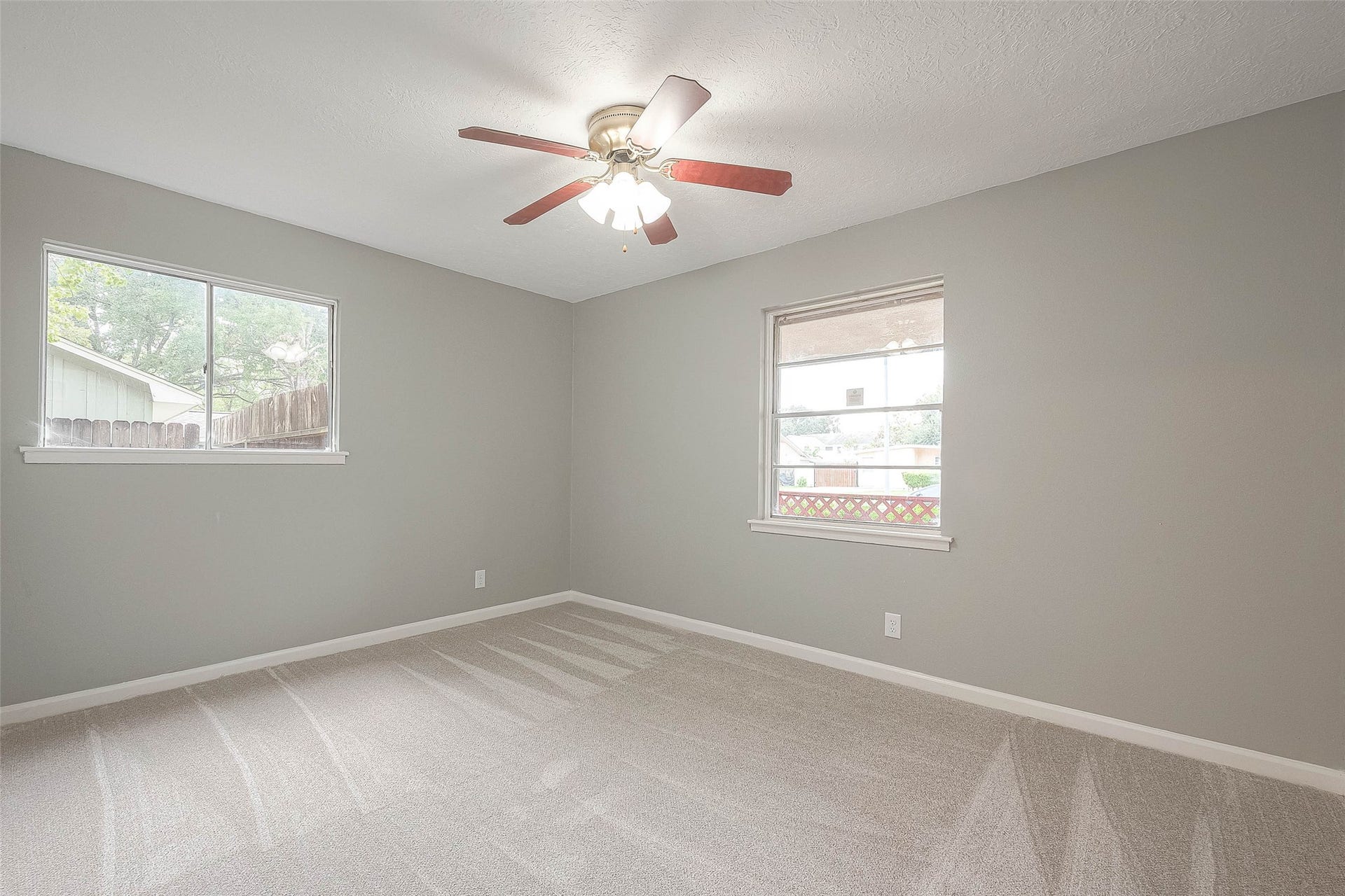 7022 Triola Lane, Houston, TX 77074 Primary Bedroom.