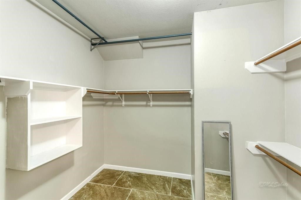 20419 Cajon Canyon Court, Katy, TX 77450 Walk-in Closet