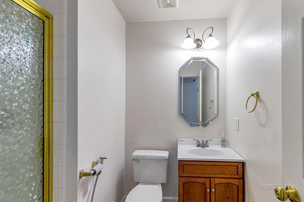 20419 Cajon Canyon Court, Katy, TX 77450 Secondary Full Bathroom Downstairs