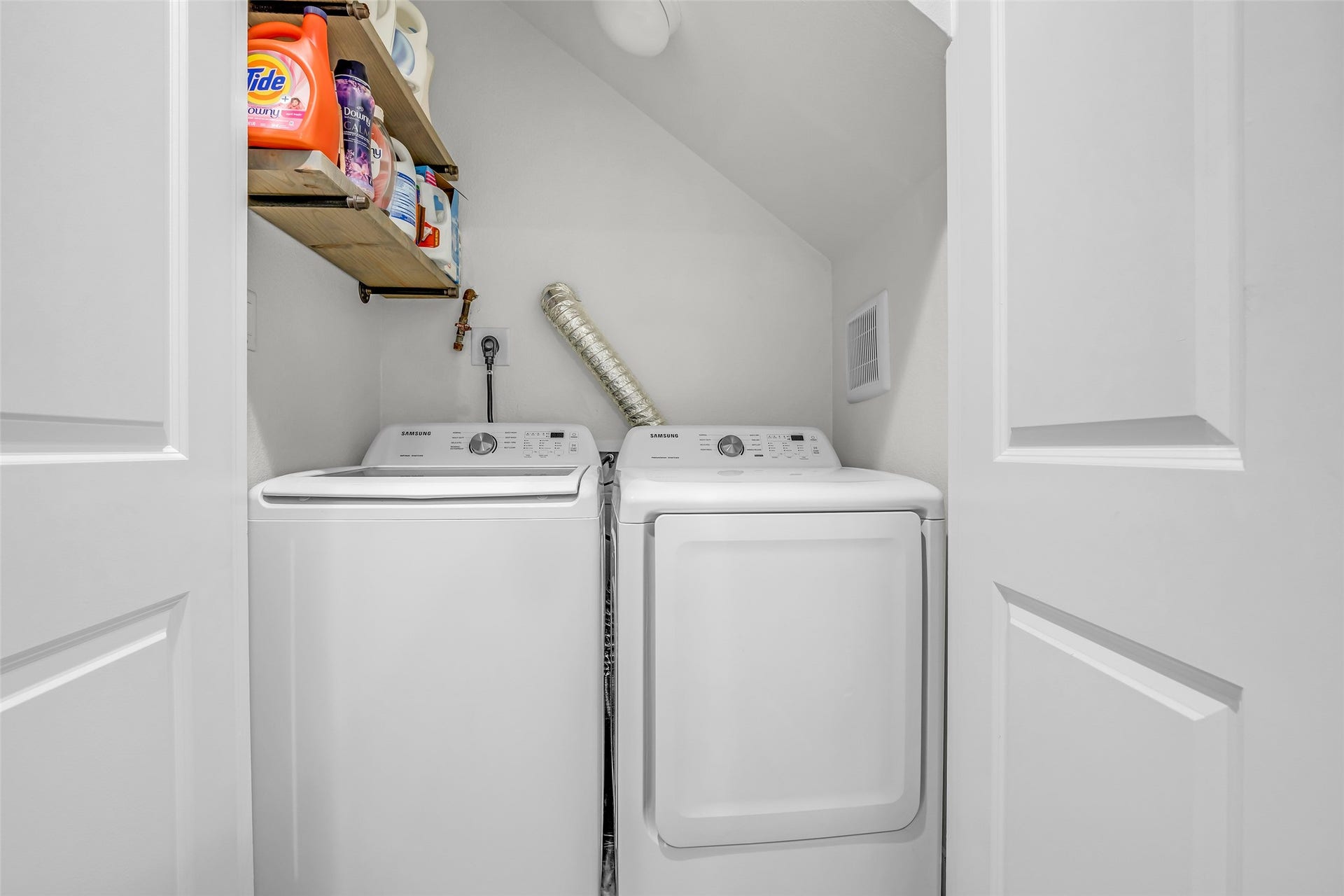 3313 Hutchins Street, Houston, TX 77004 Laundry room with washer and electric/gas dryer connections, providing a dedicated space for your laundry needs and added household convenience.