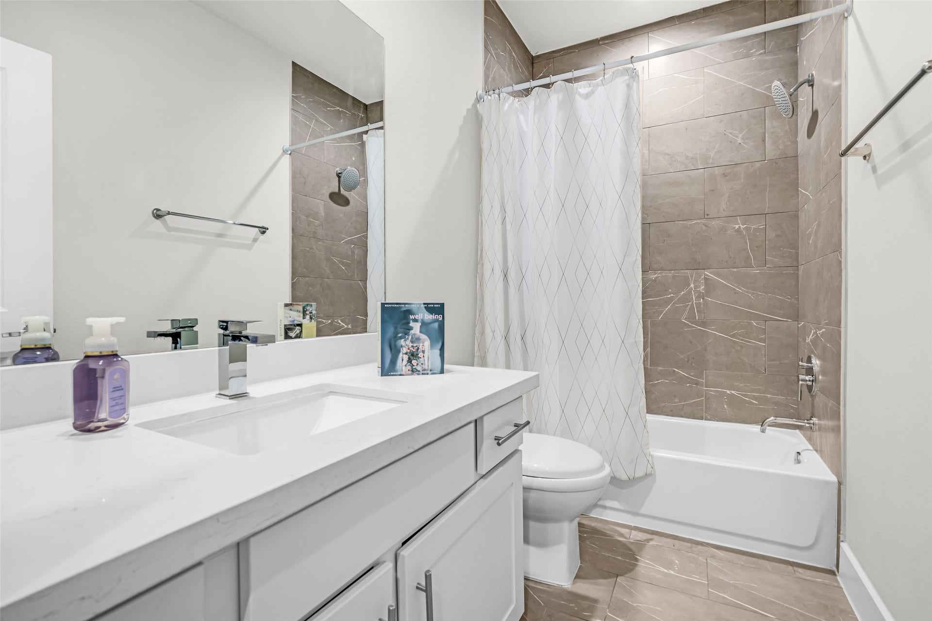 3313 Hutchins Street, Houston, TX 77004 Secondary bathroom featuring a tub and shower combination with modern finishes, providing both style and everyday functionality.