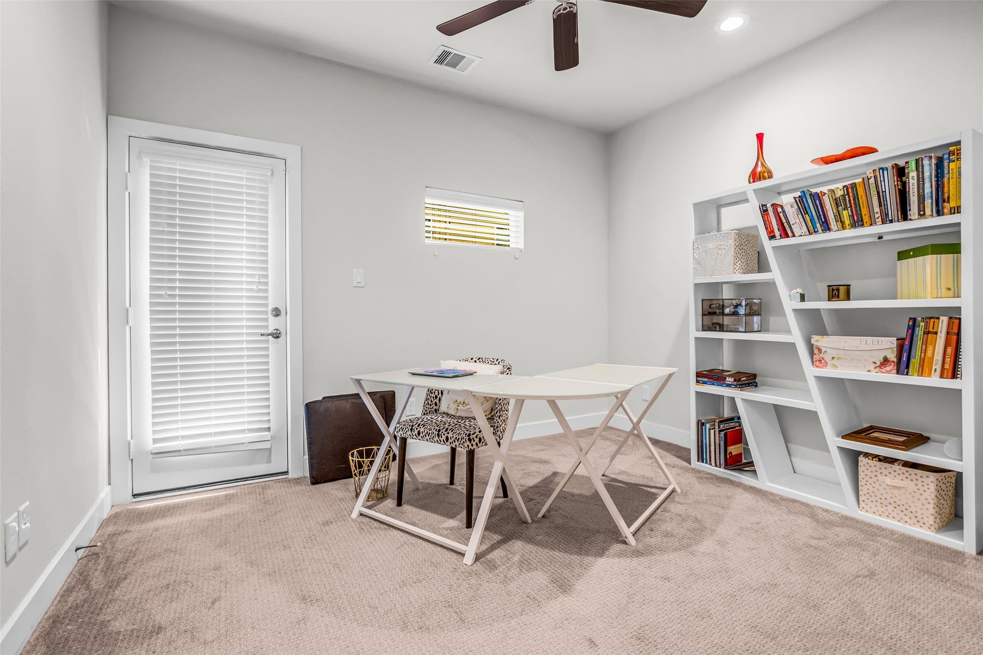 3313 Hutchins Street, Houston, TX 77004 Secondary room featuring a carpeted floor and ceiling fan. This versatile space can serve as a home office, hobby room, workout area, playroom, or guest room to fit your needs.