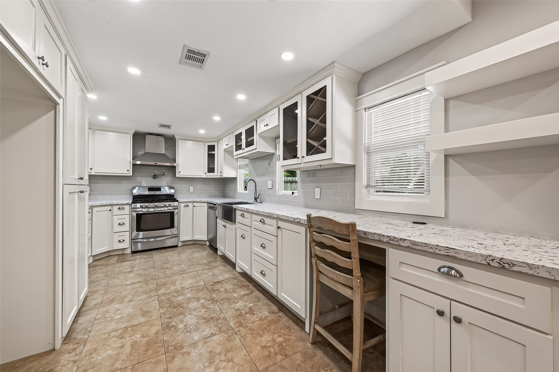 902 Mountain Meadows Drive, Katy, TX 77450