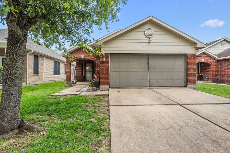 Property photo for 1023 Hampton Villa Lane, Houston, TX