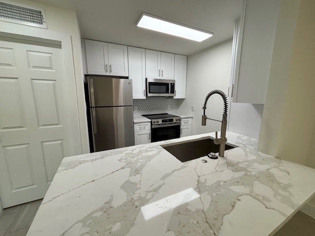 Property photo for 2121 Fountain View Drive, #83, Houston, TX