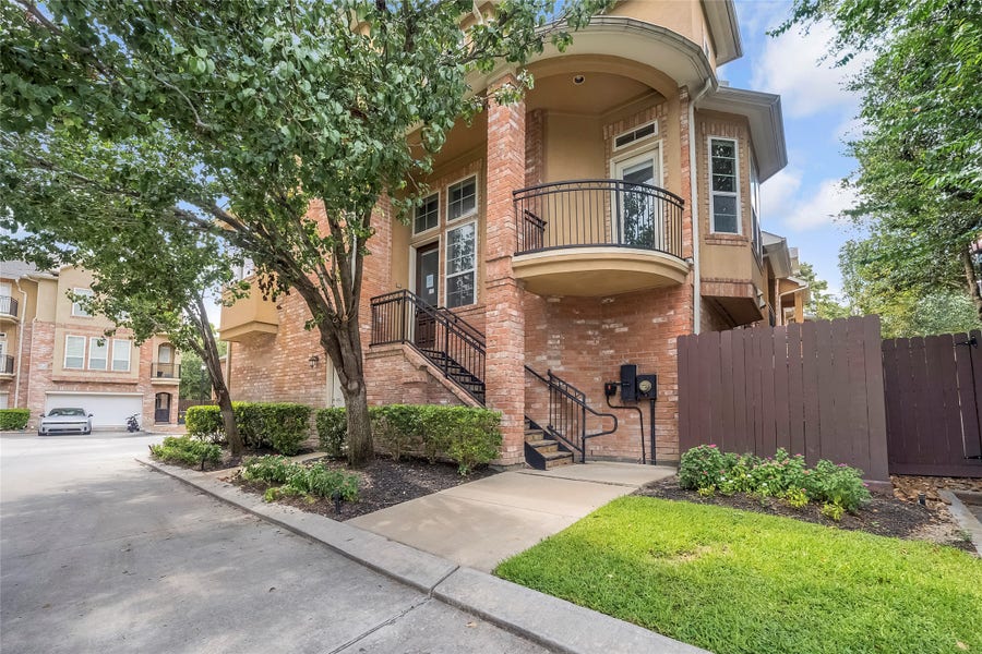 Property photo for 53 Versante Court, Houston, TX