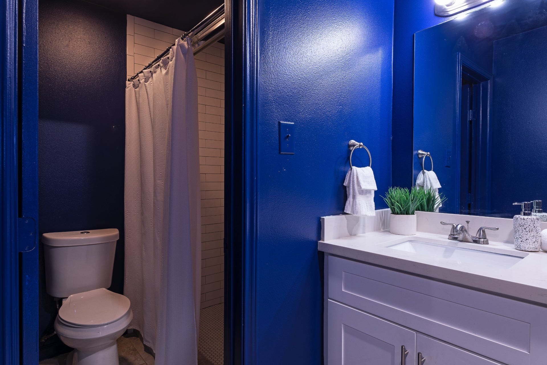1903 Commonwealth Street, #14, Houston, TX 77006 1903 Commonwealth Street, #14, Houston, TX 77006