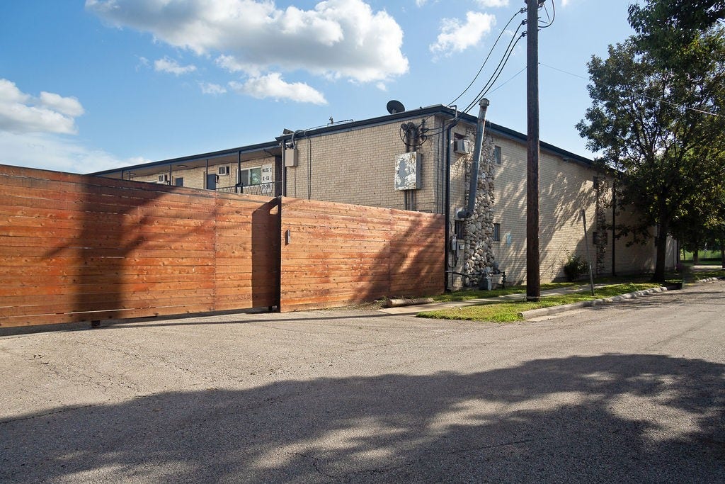 1903 Commonwealth Street, #14, Houston, TX 77006 1903 Commonwealth Street, #14, Houston, TX 77006