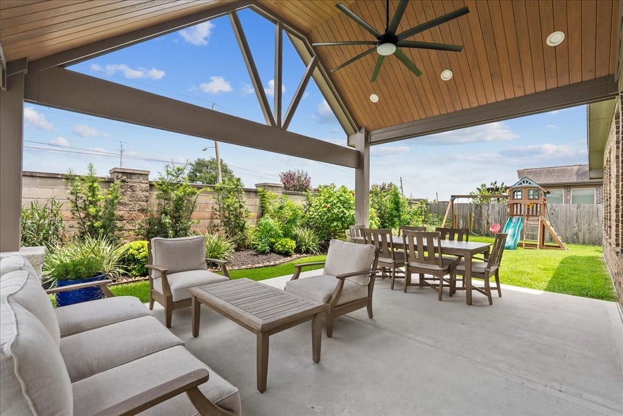 Property photo for 328 Woodway Drive, League City, TX