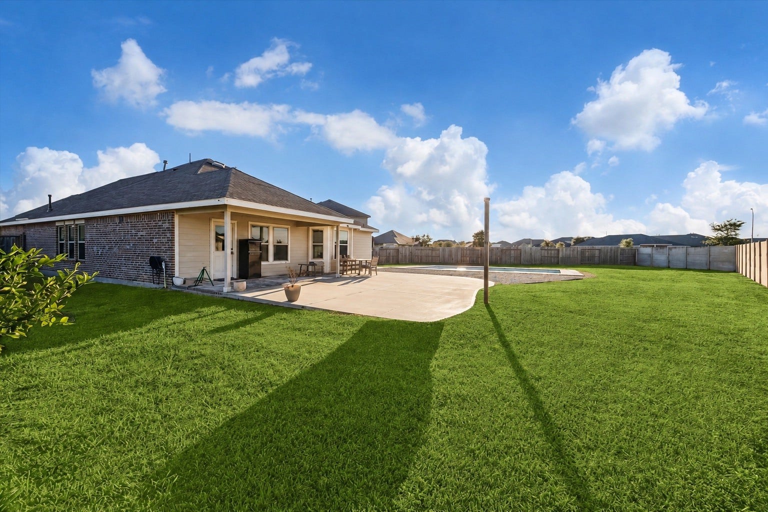 9035 Blue Star Lane, Baytown, TX 77521 Expansive backyard on 12,000 sq ft cul-de-sac lot