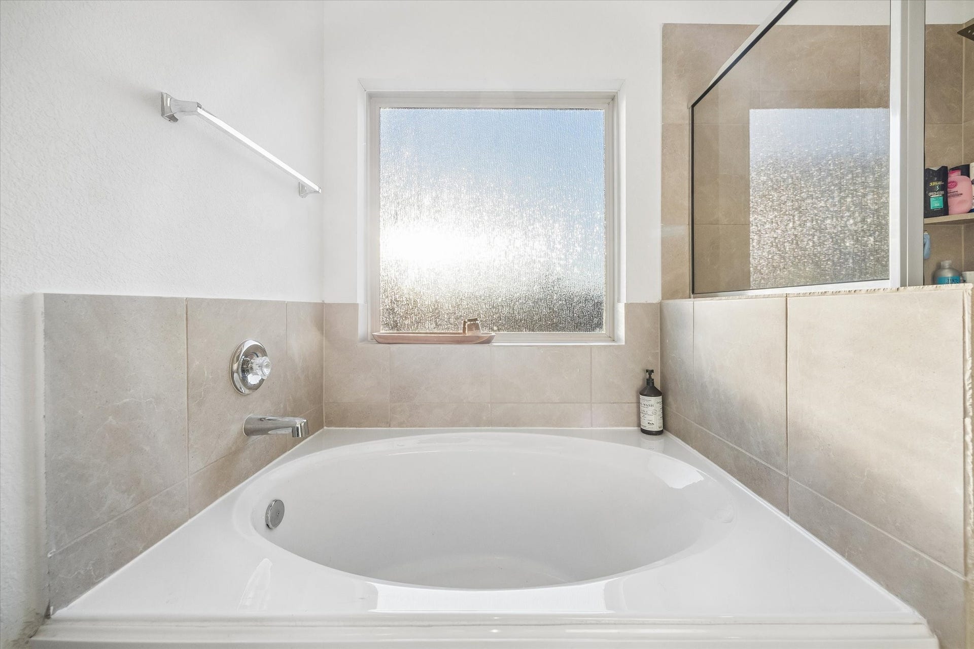 9035 Blue Star Lane, Baytown, TX 77521 Relaxing garden tub