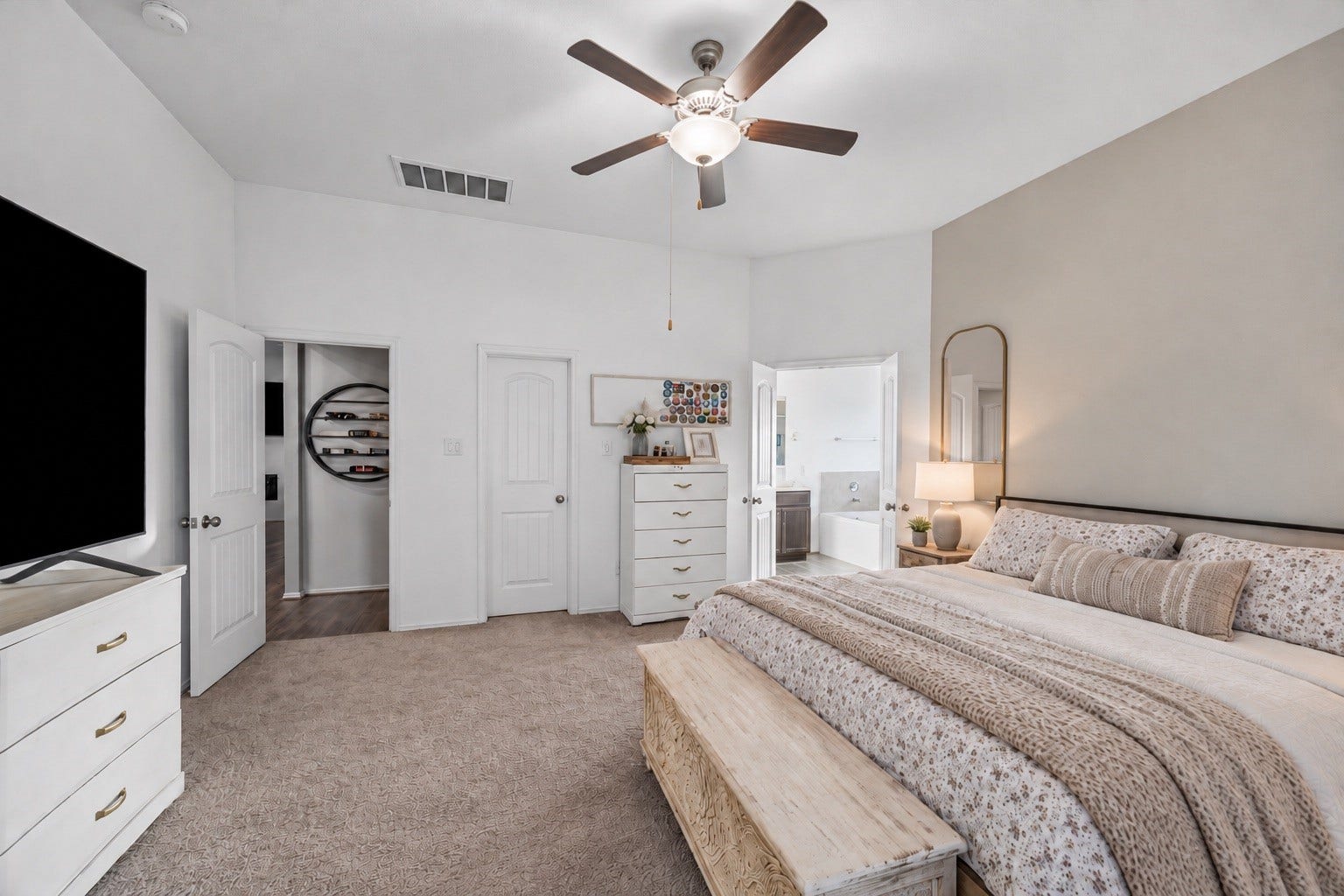 9035 Blue Star Lane, Baytown, TX 77521 Spacious primary suite
