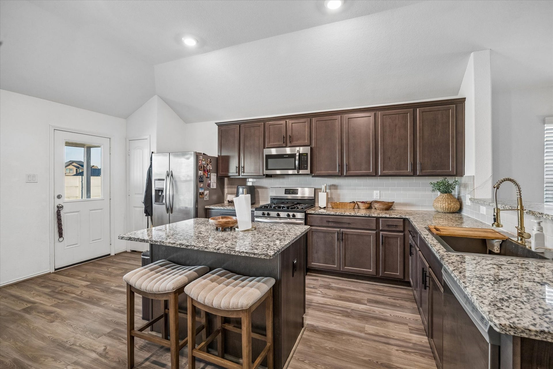 9035 Blue Star Lane, Baytown, TX 77521 Large kitchen island with bar seating