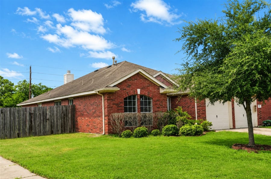 Property photo for 15154 Kingsbridge Way, Houston, TX