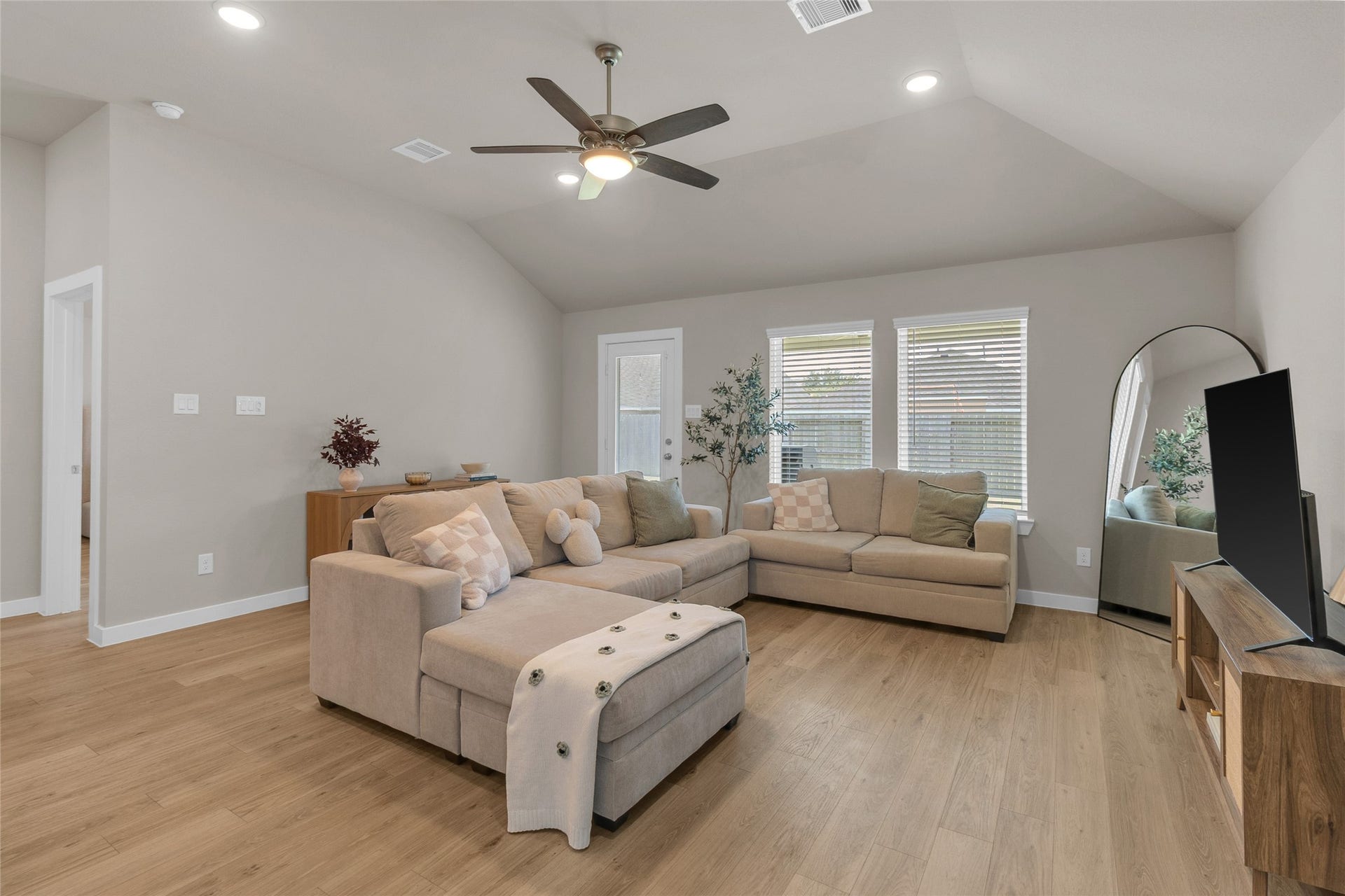 1207 Cavalry Junction Drive, Alvin, TX 77511 1207 Cavalry Junction Drive, Alvin, TX 77511