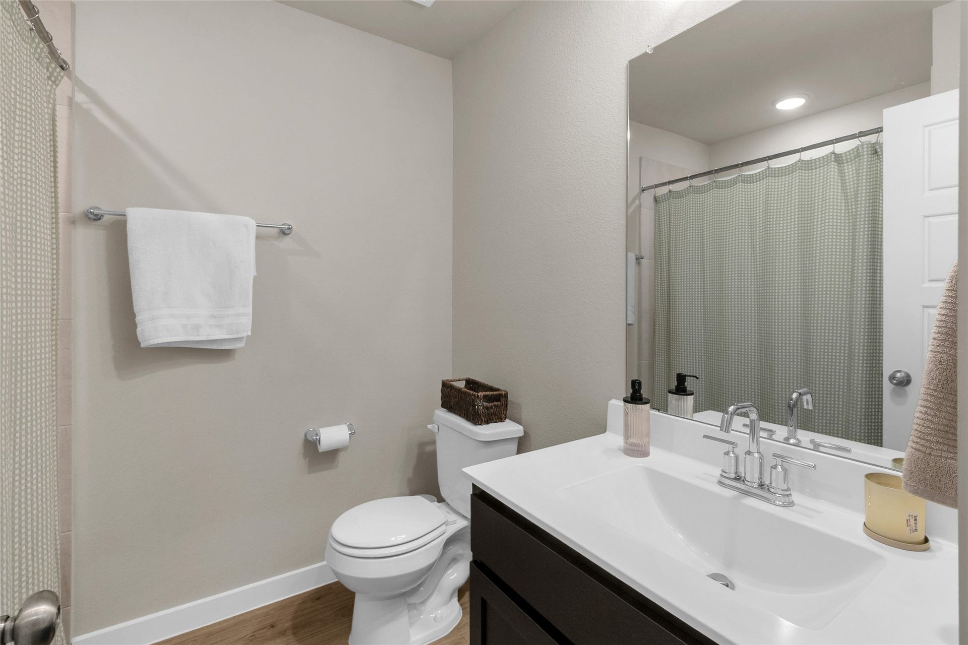1207 Cavalry Junction Drive, Alvin, TX 77511 Bathroom 2