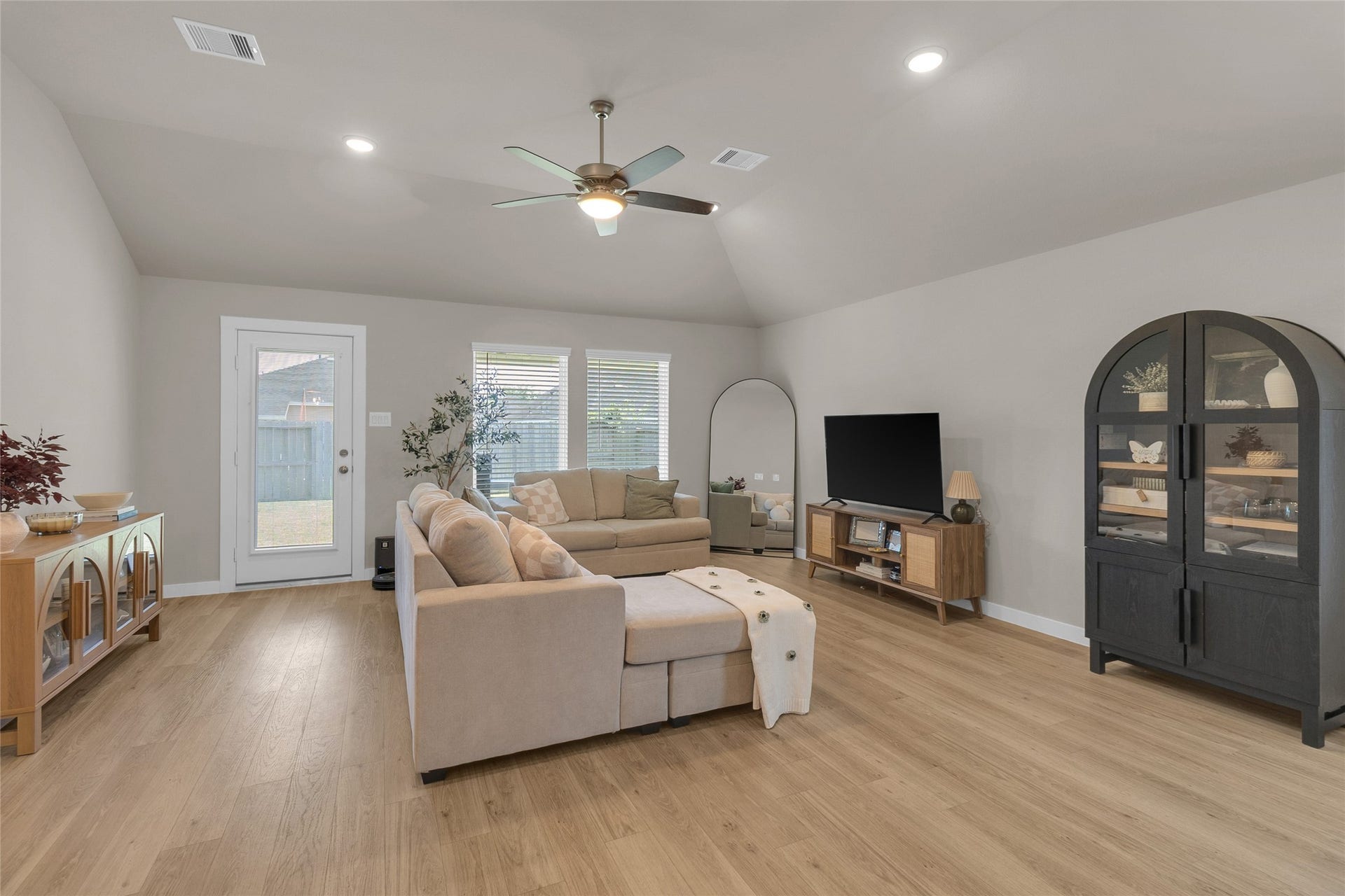 1207 Cavalry Junction Drive, Alvin, TX 77511 Living Area