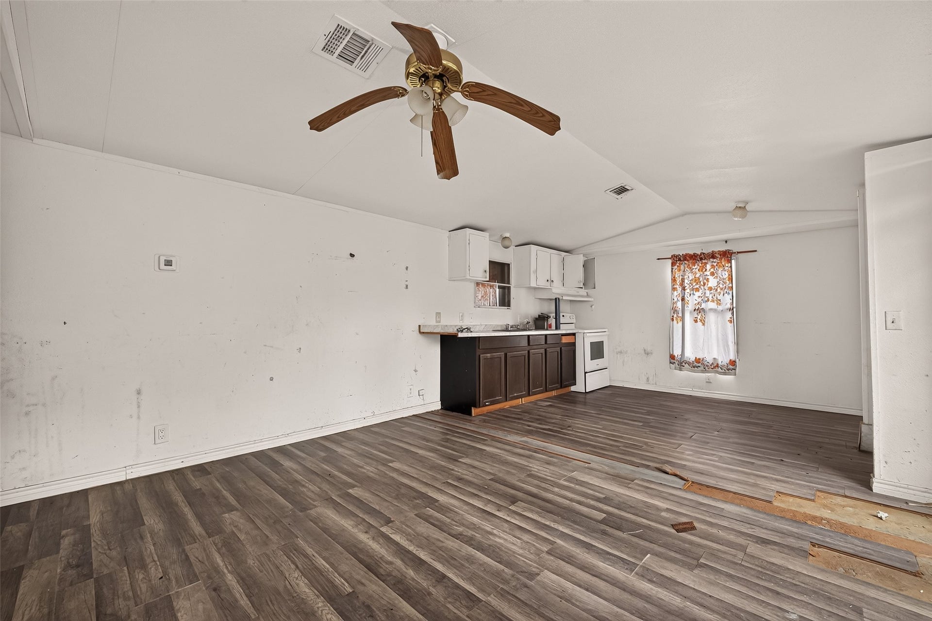 #2 LIVING ROOM AREA
