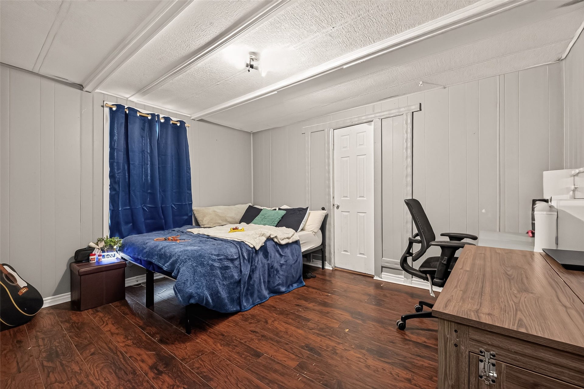 #1 BEDROOM 1