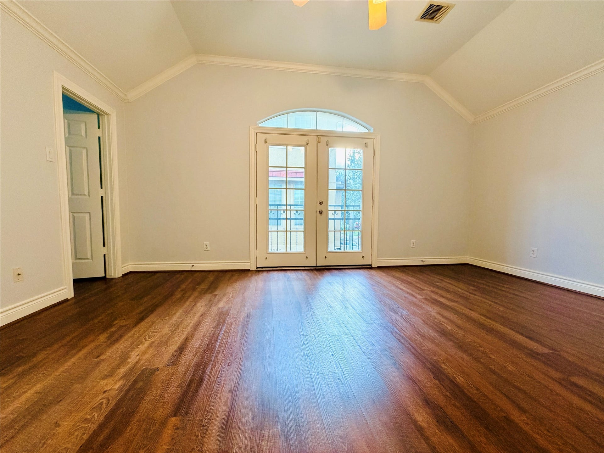 3526 Cline Street, Houston, TX 77020 Another view of the primary suite.