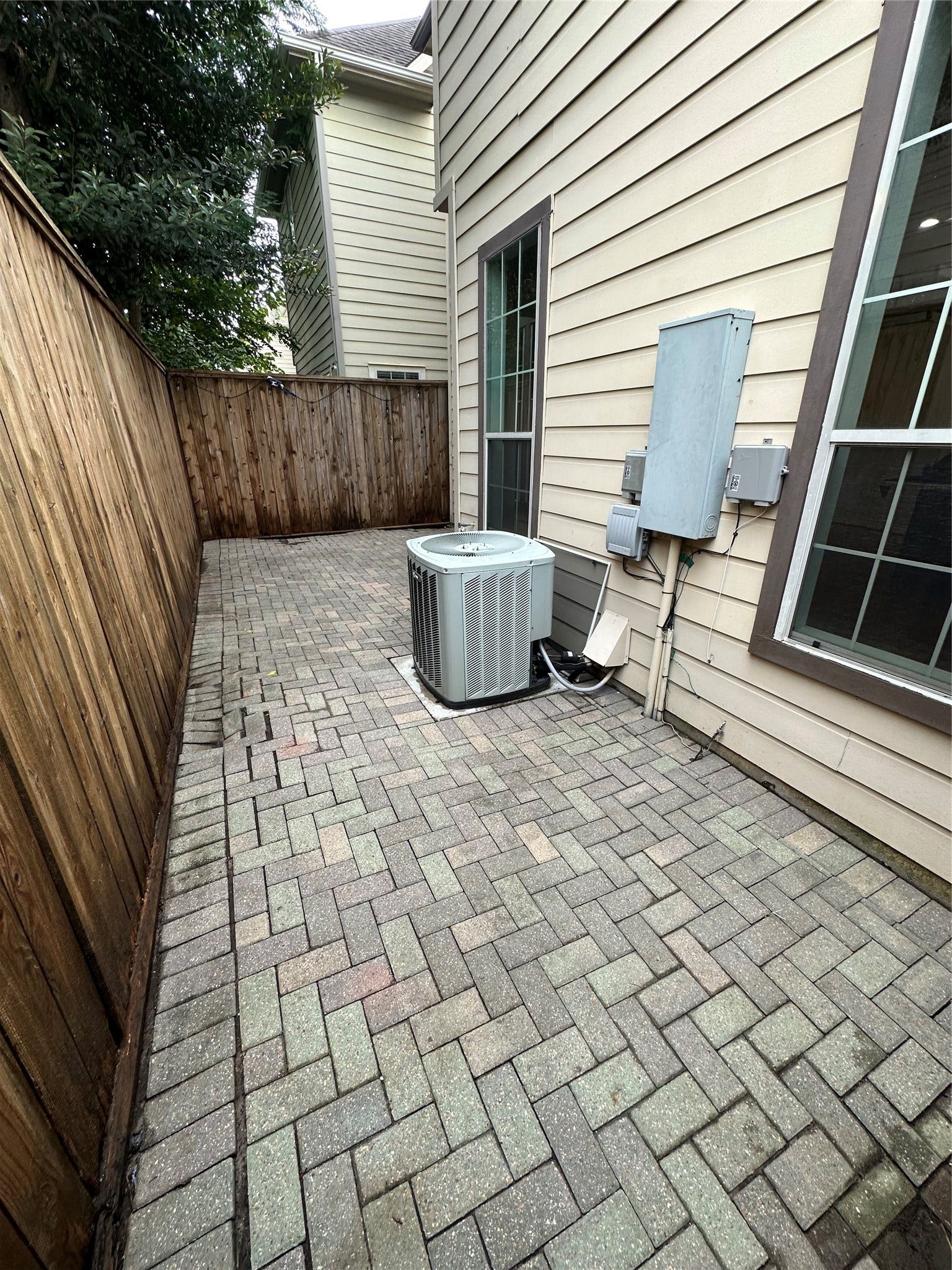 3526 Cline Street, Houston, TX 77020 Backyard featuring a herringbone pattern brick.