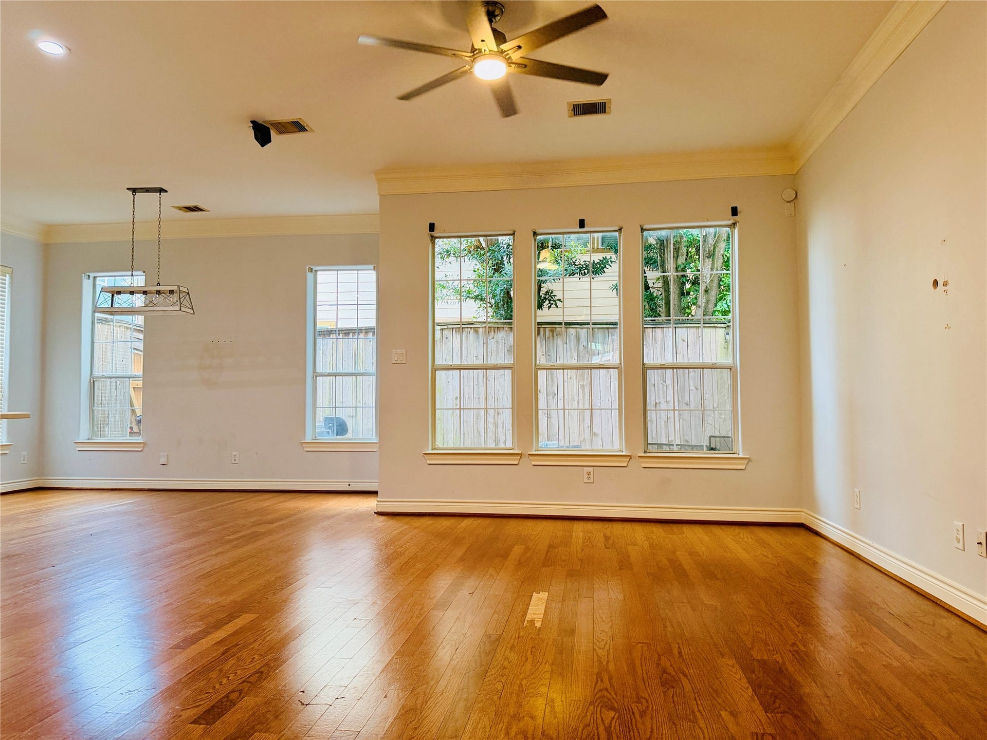 3526 Cline Street, Houston, TX 77020 The bright and airy main living space is filled with natural light and large windows.
