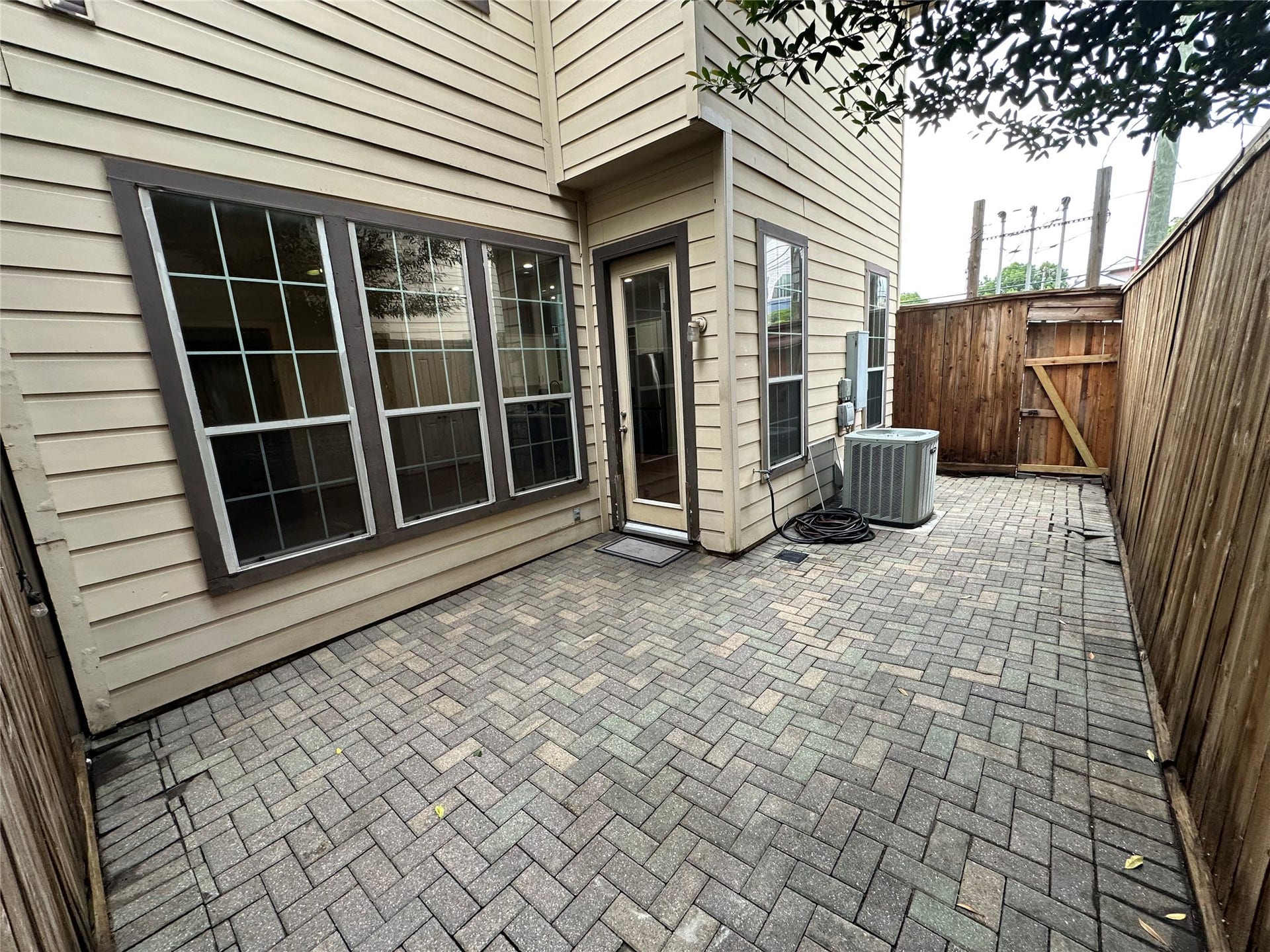 3526 Cline Street, Houston, TX 77020 View of the spacious backyard.