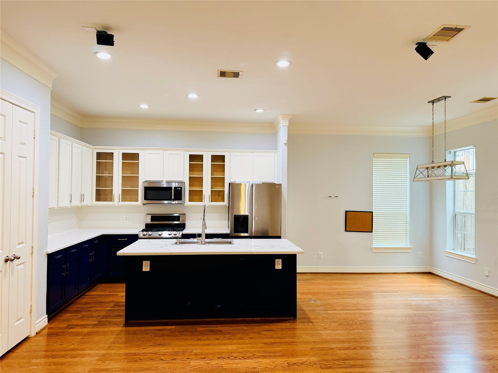 3526 Cline Street, Houston, TX 77020 The kitchen features a spacious walk-in pantry with double doors.