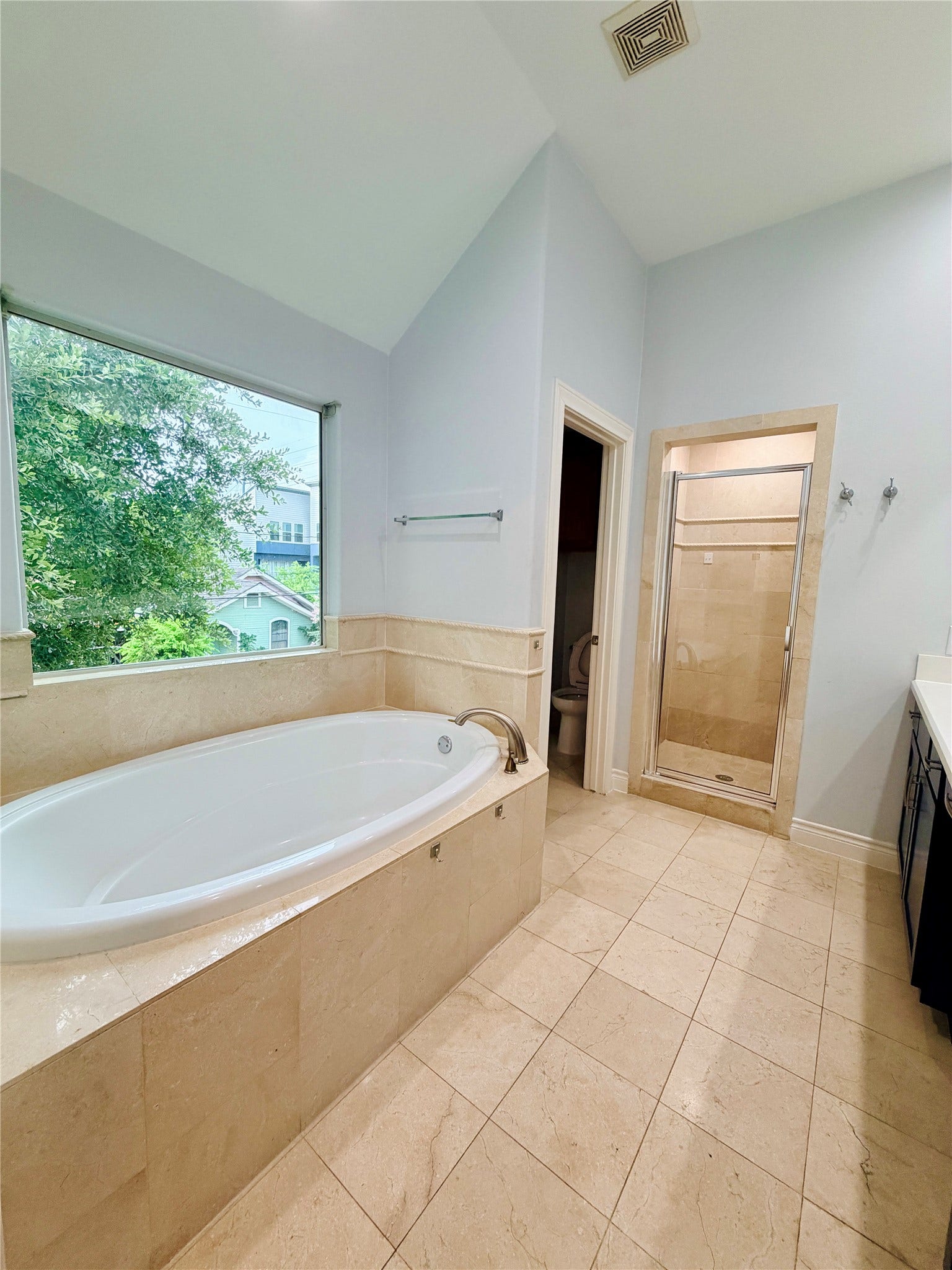 3526 Cline Street, Houston, TX 77020 Relax in the spacious soaking tub, beautifully surrounded by elegant tile.
