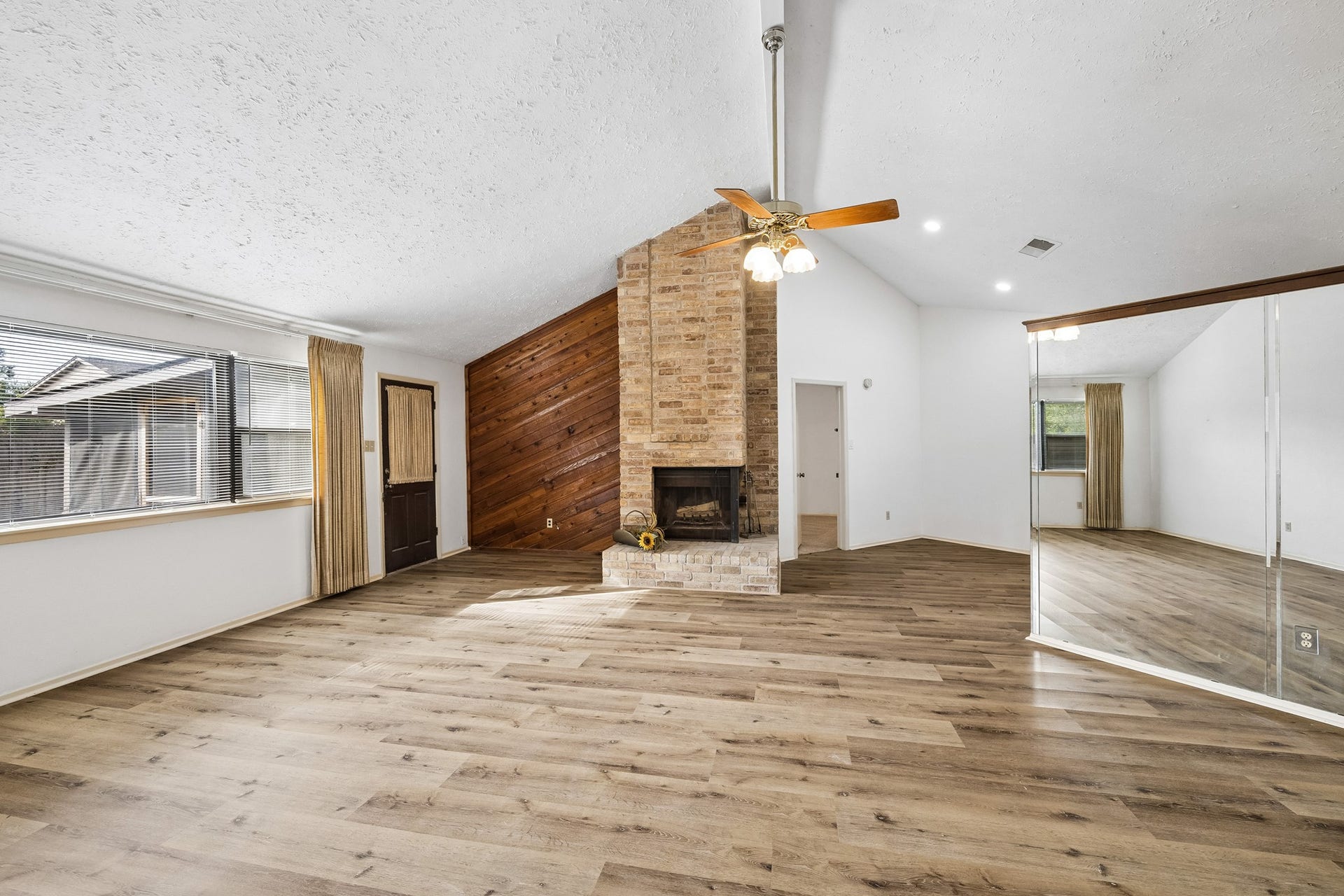 2319 Hampton Road, League City, TX 77573 2319 Hampton Road, League City, TX 77573