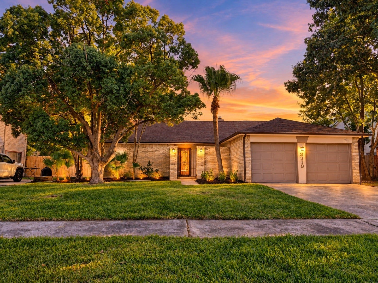 2319 Hampton Road, League City, TX 77573 Welcome Home to 2319 Hampton
