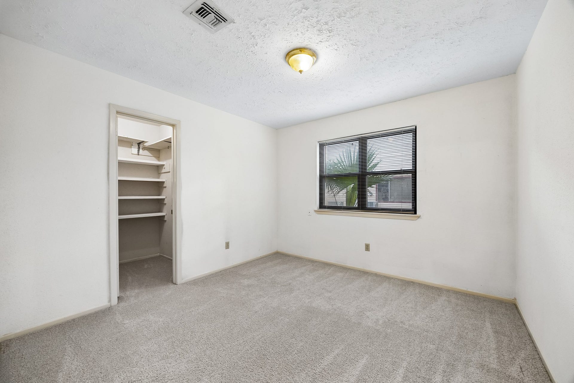 2319 Hampton Road, League City, TX 77573 Secondary bedroom 3 with walk-in closet.