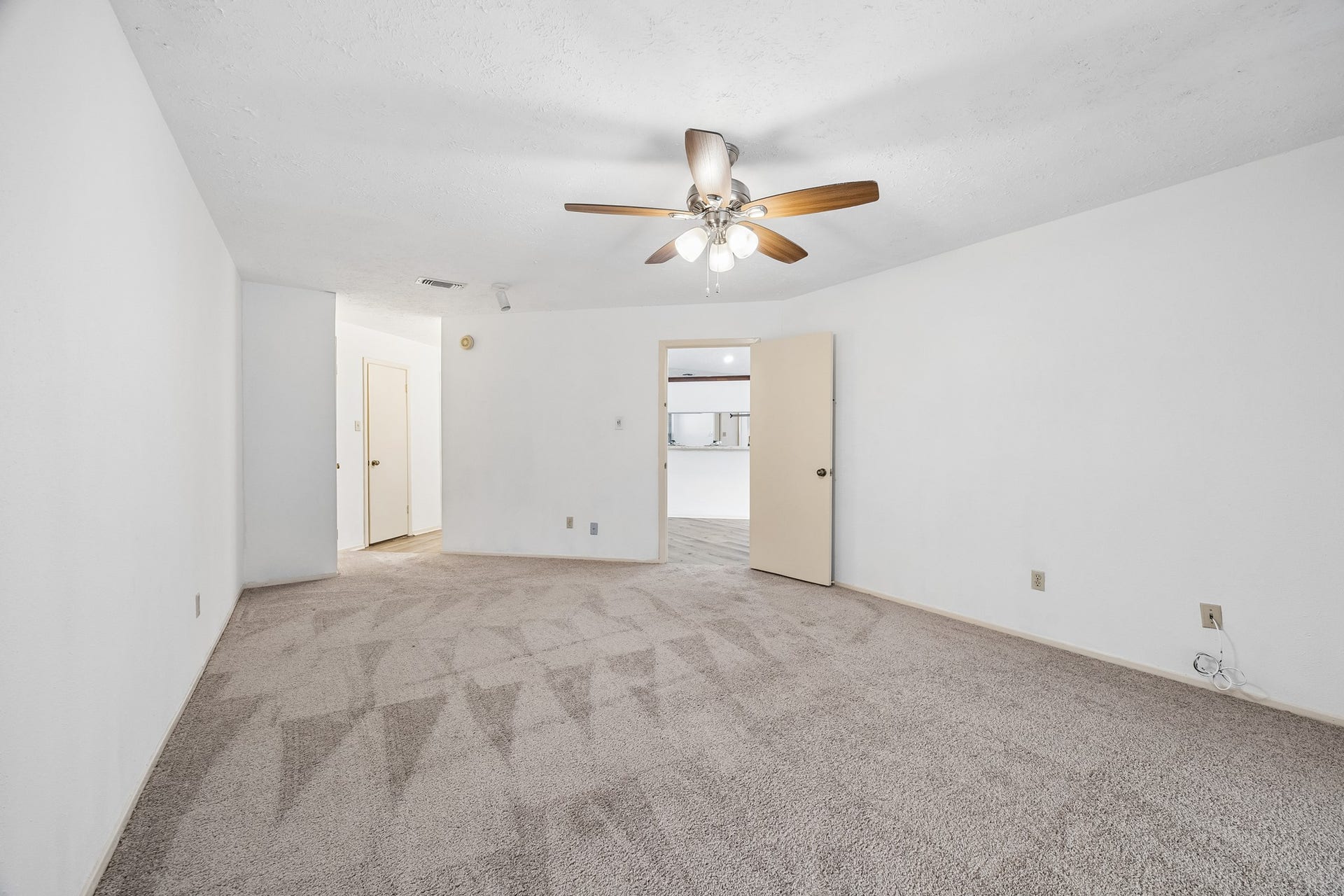 2319 Hampton Road, League City, TX 77573 Nearly new carpet in the primary bedroom and lots of light!