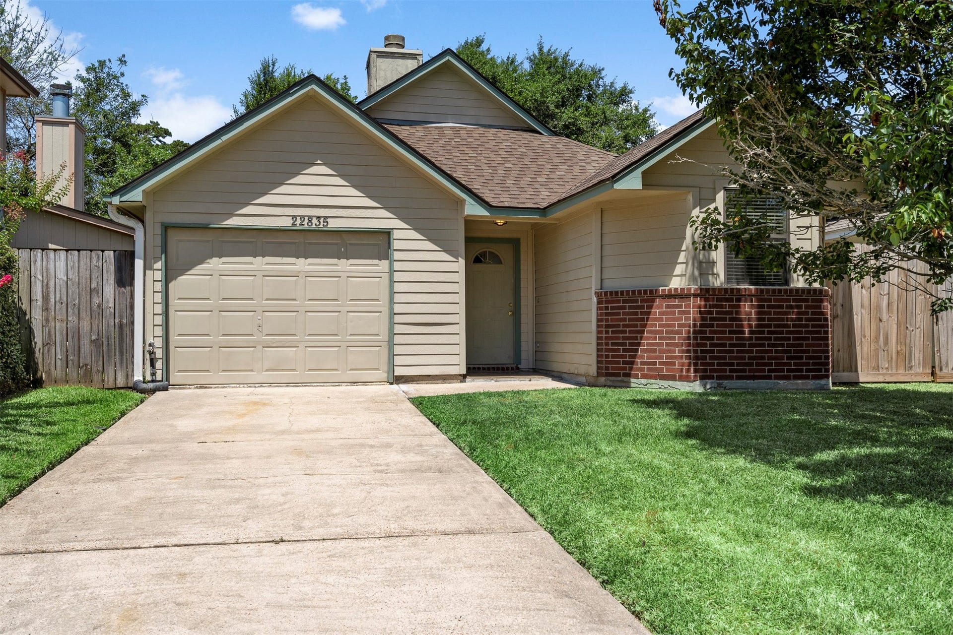 Welcome Home to 22835 Sherioaks Ln in Fox Hollow.