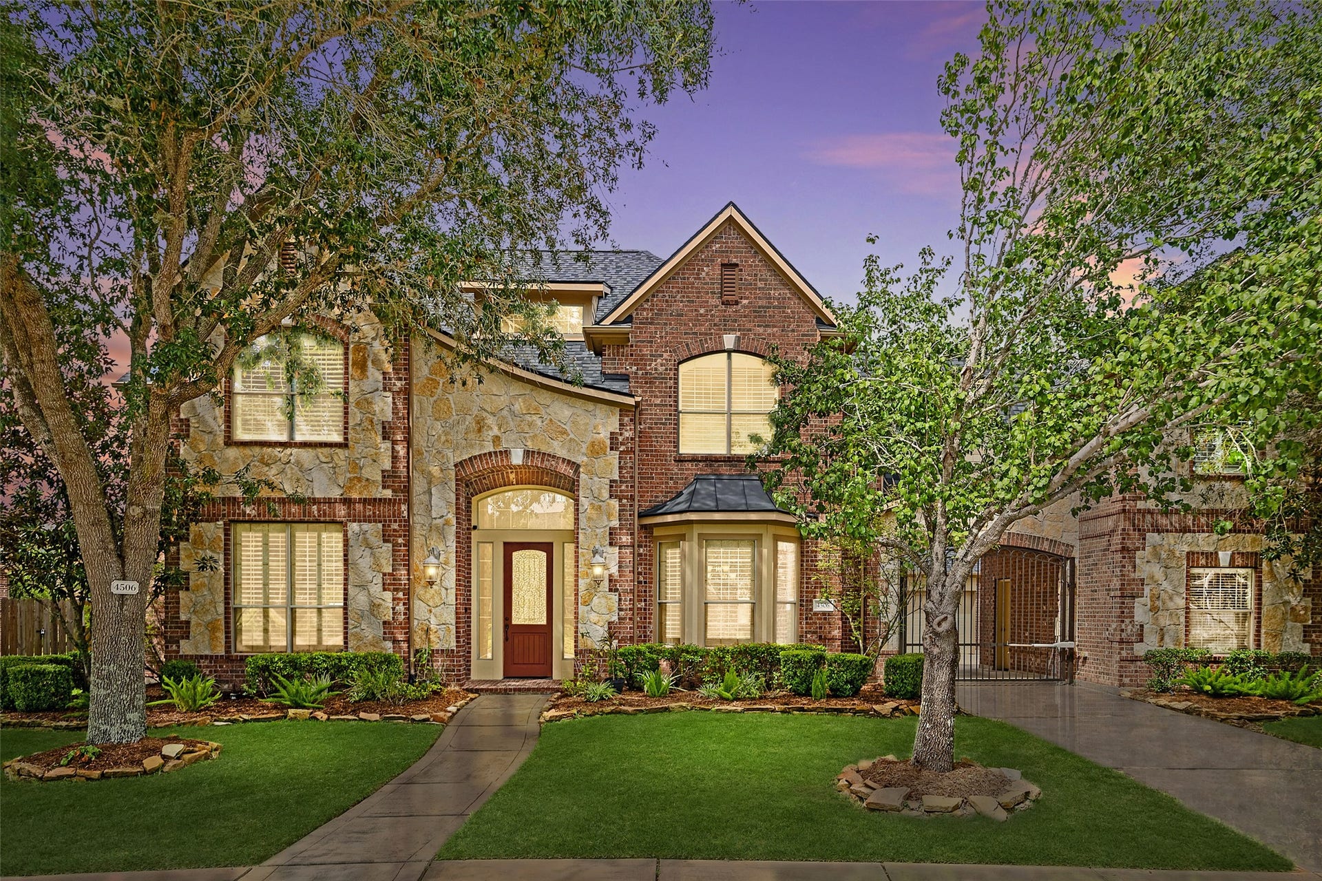 4506 Beacon View Court, Sugar Land, TX 77479 Welcome to 4506 Beacon View Court in Riverstone