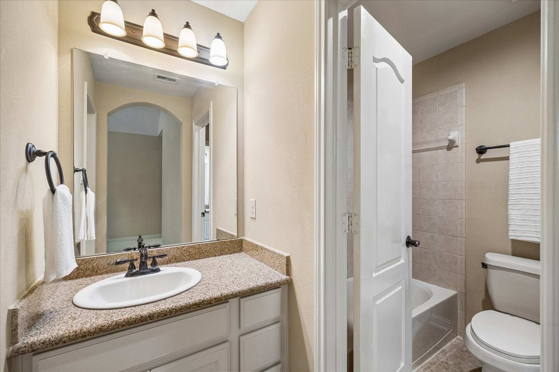 4506 Beacon View Court, Sugar Land, TX 77479 A view of the Hollywood bath.