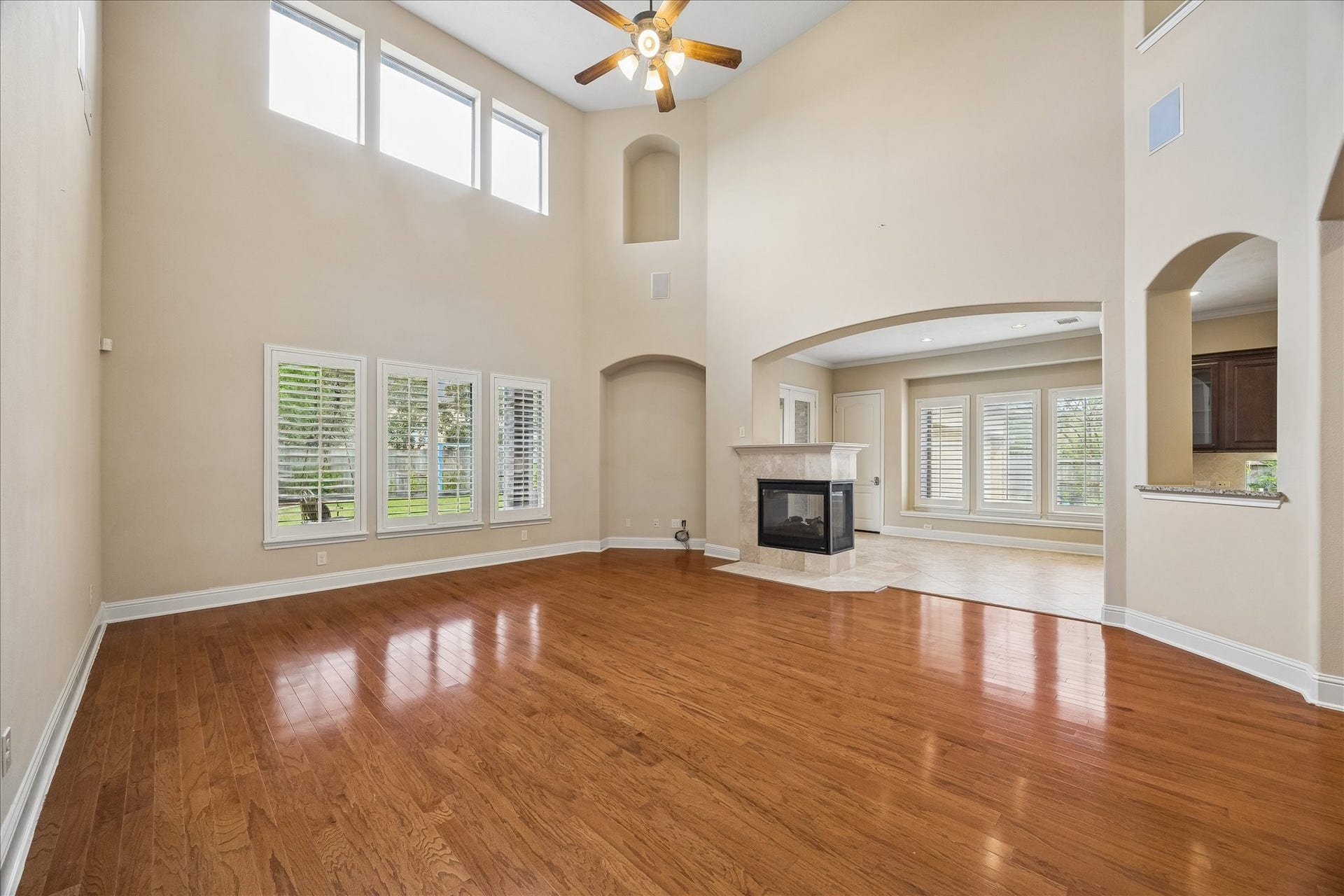 4506 Beacon View Court, Sugar Land, TX 77479 The expansive living area features wood floors and a peninsula fireplace.