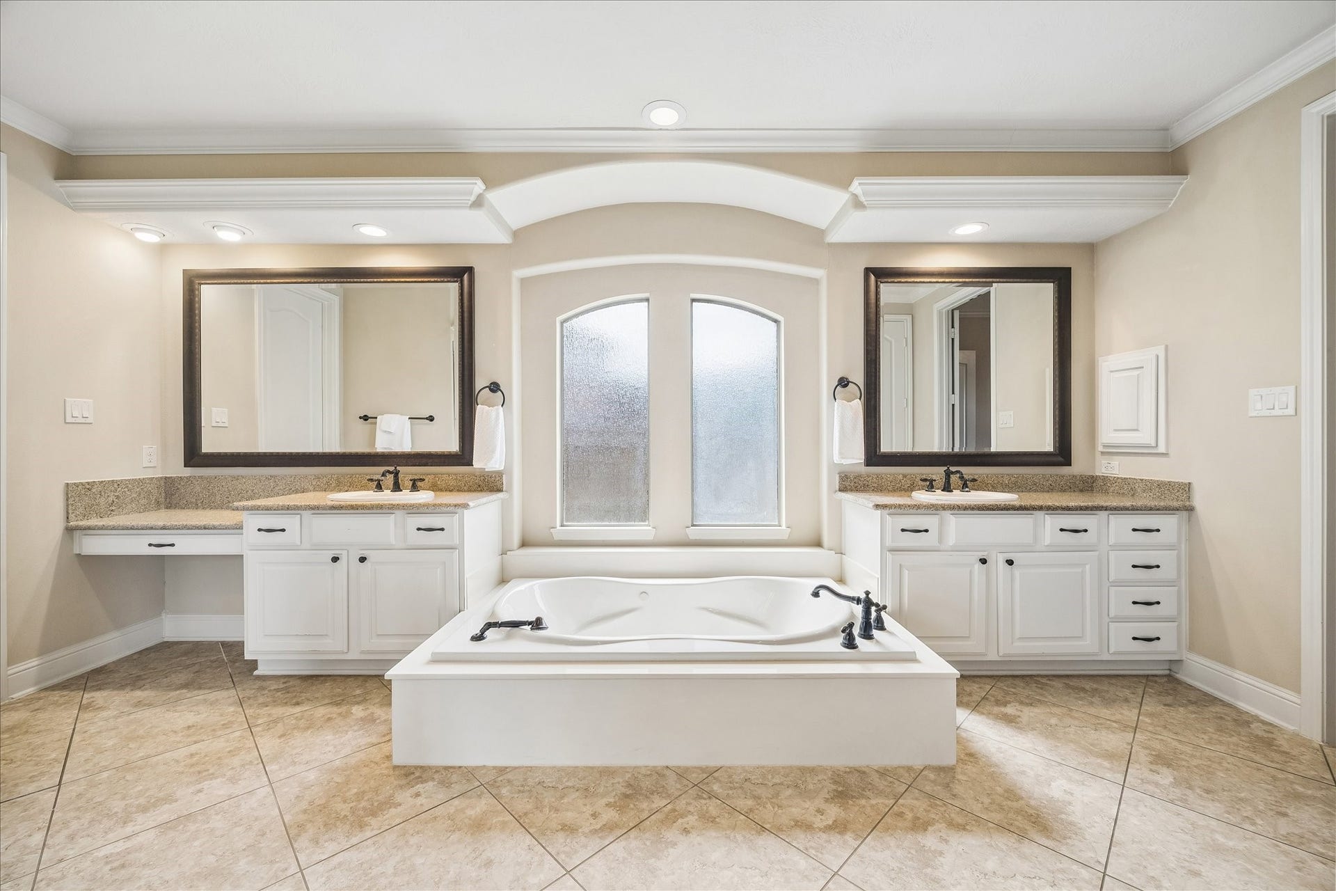 4506 Beacon View Court, Sugar Land, TX 77479 Another view of this amazing primary bath.