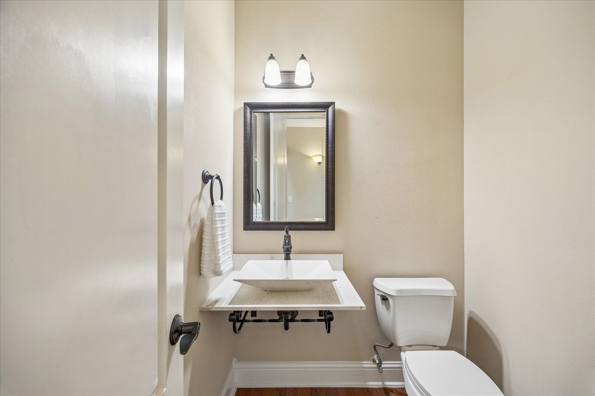 4506 Beacon View Court, Sugar Land, TX 77479 A chic 1st floor powder bath is located just outside the utility room.