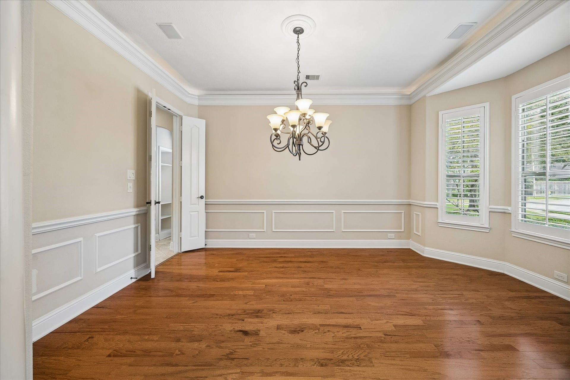 4506 Beacon View Court, Sugar Land, TX 77479 Beautiful formal dining room with wood flooring and cove lighting to set the ambient mood.