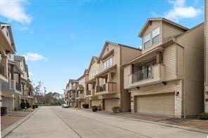 2627 Shady Woods Lane, Houston, TX 77008 Welcome to the neighborhood with gated entry. View of double wide driveway in the community. No trouble backing out of the driveways here.