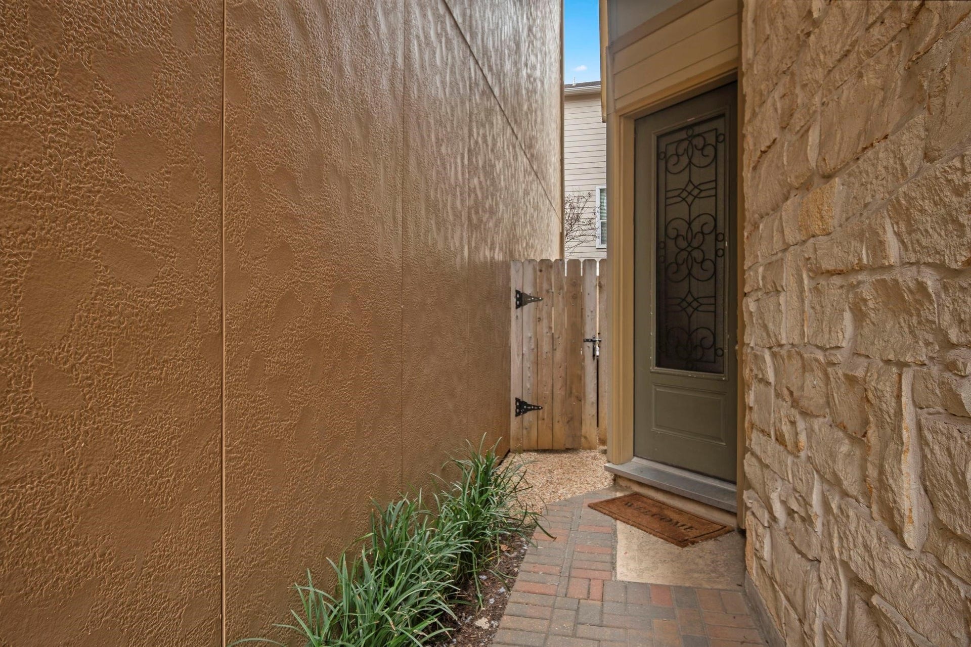 2627 Shady Woods Lane, Houston, TX 77008 Welcoming front entry.