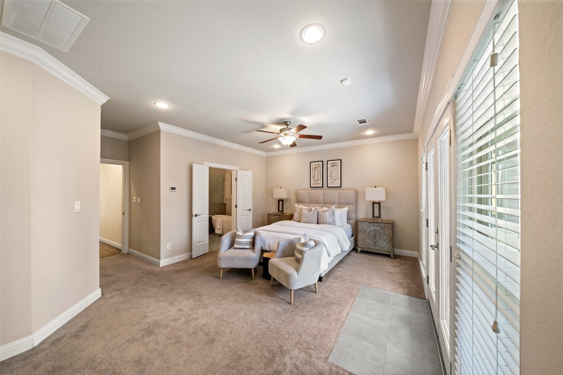 2627 Shady Woods Lane, Houston, TX 77008 The primary bedroom is spacious with plenty space for large furnishings.