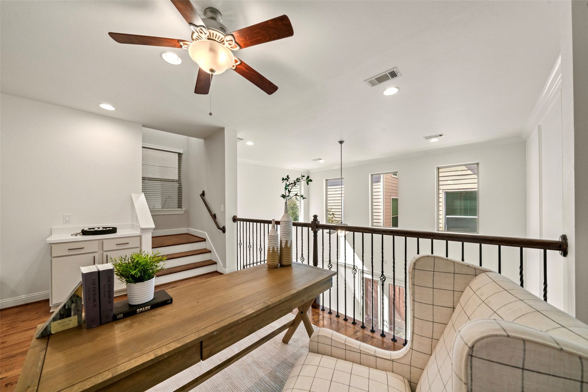 2627 Shady Woods Lane, Houston, TX 77008 Open, light and bright for great ideas.