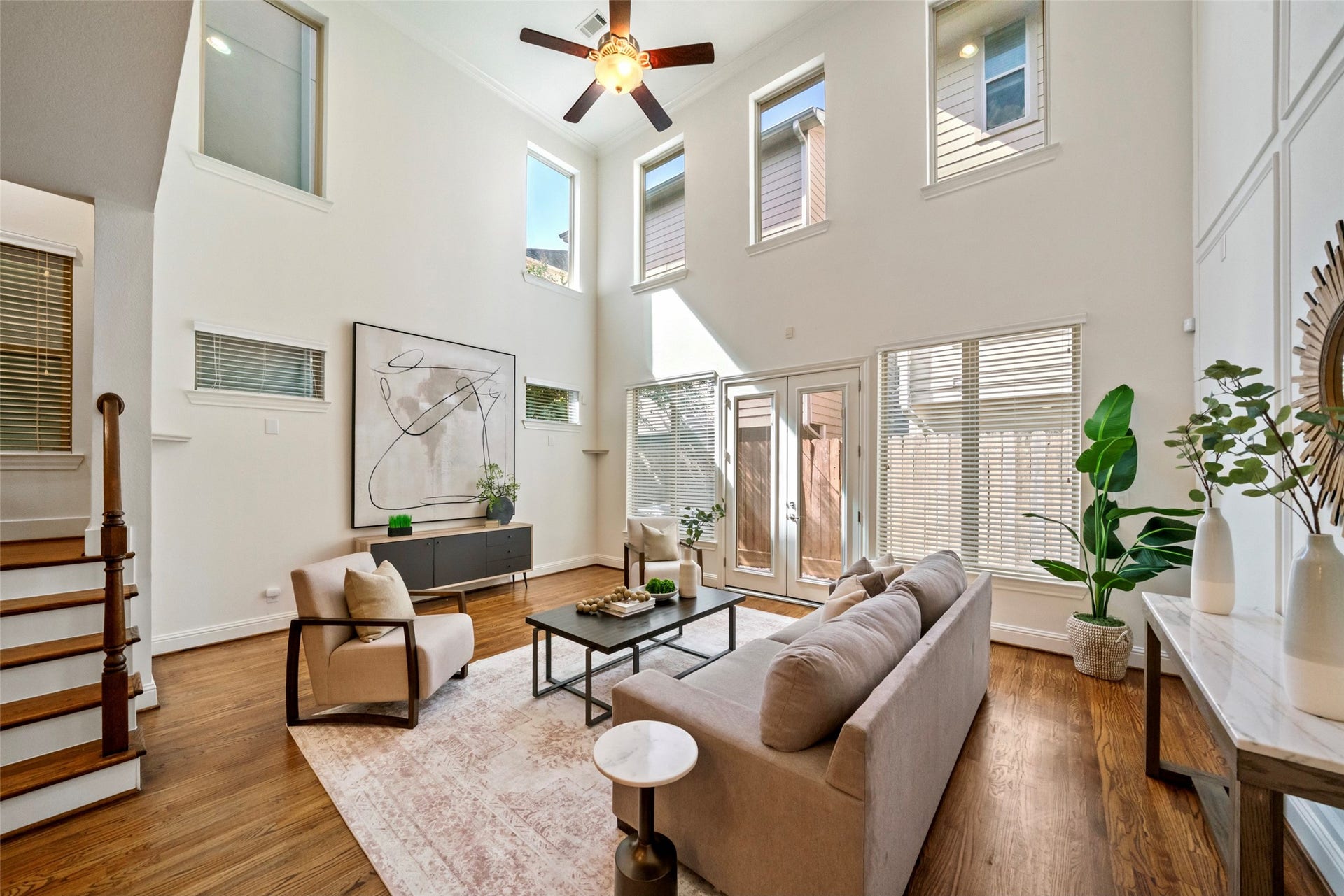 2627 Shady Woods Lane, Houston, TX 77008 Light and bright with rich, solid hardwood flooring.
