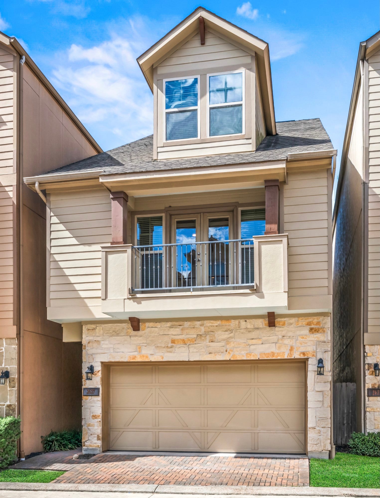 2627 Shady Woods Lane, Houston, TX 77008 Thoughtfully constructed and no stucco. Hardy siding for a lifetime of easy maintenance.