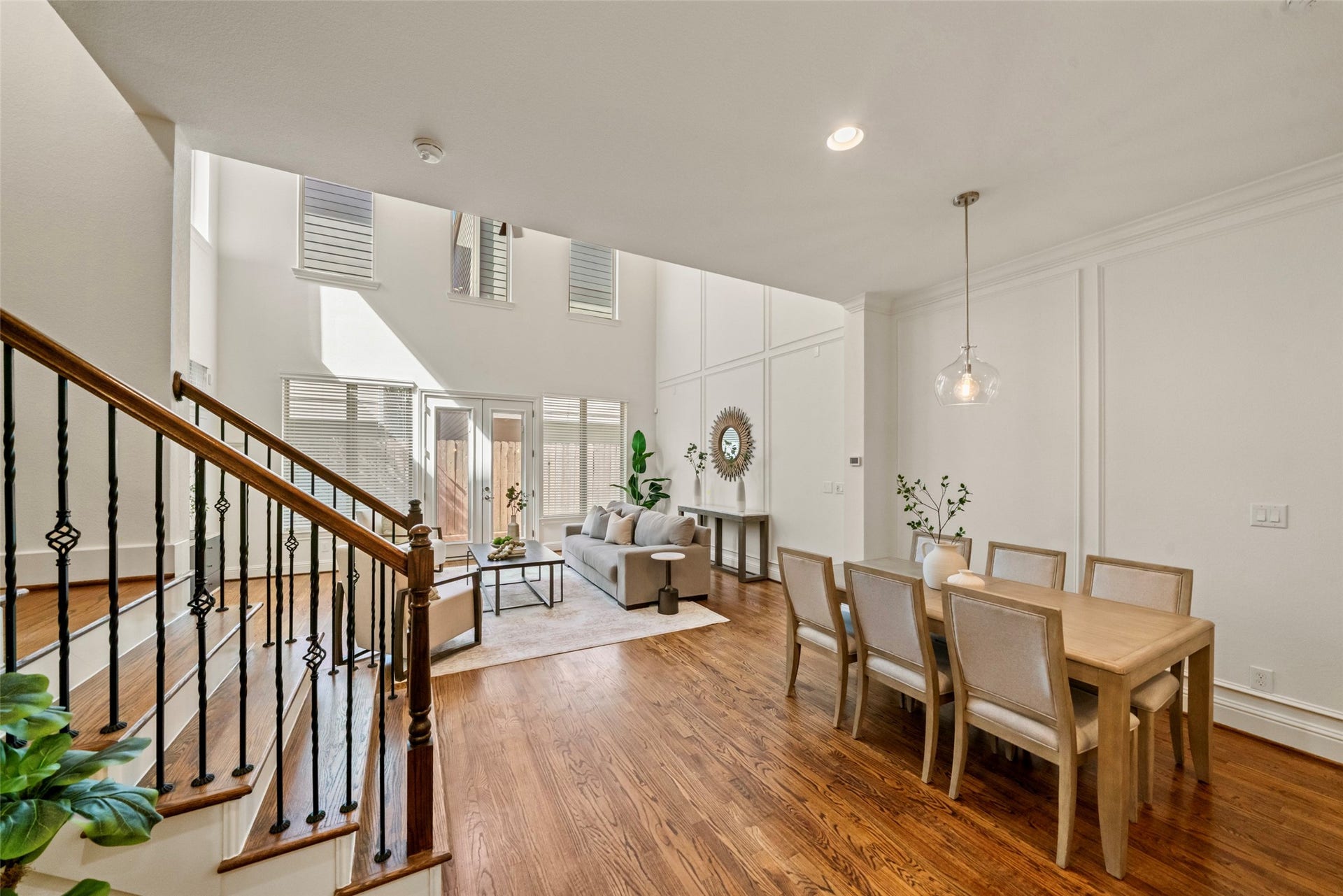 2627 Shady Woods Lane, Houston, TX 77008 A generously sized dining space, great for gatherings.