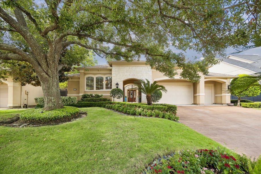 Property photo for 11927 Legend Manor Drive, Houston, TX