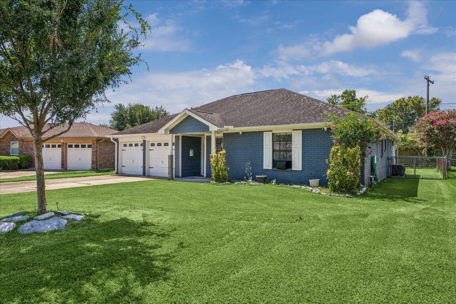Property photo for 1213 E Brown Lane, Deer Park, TX