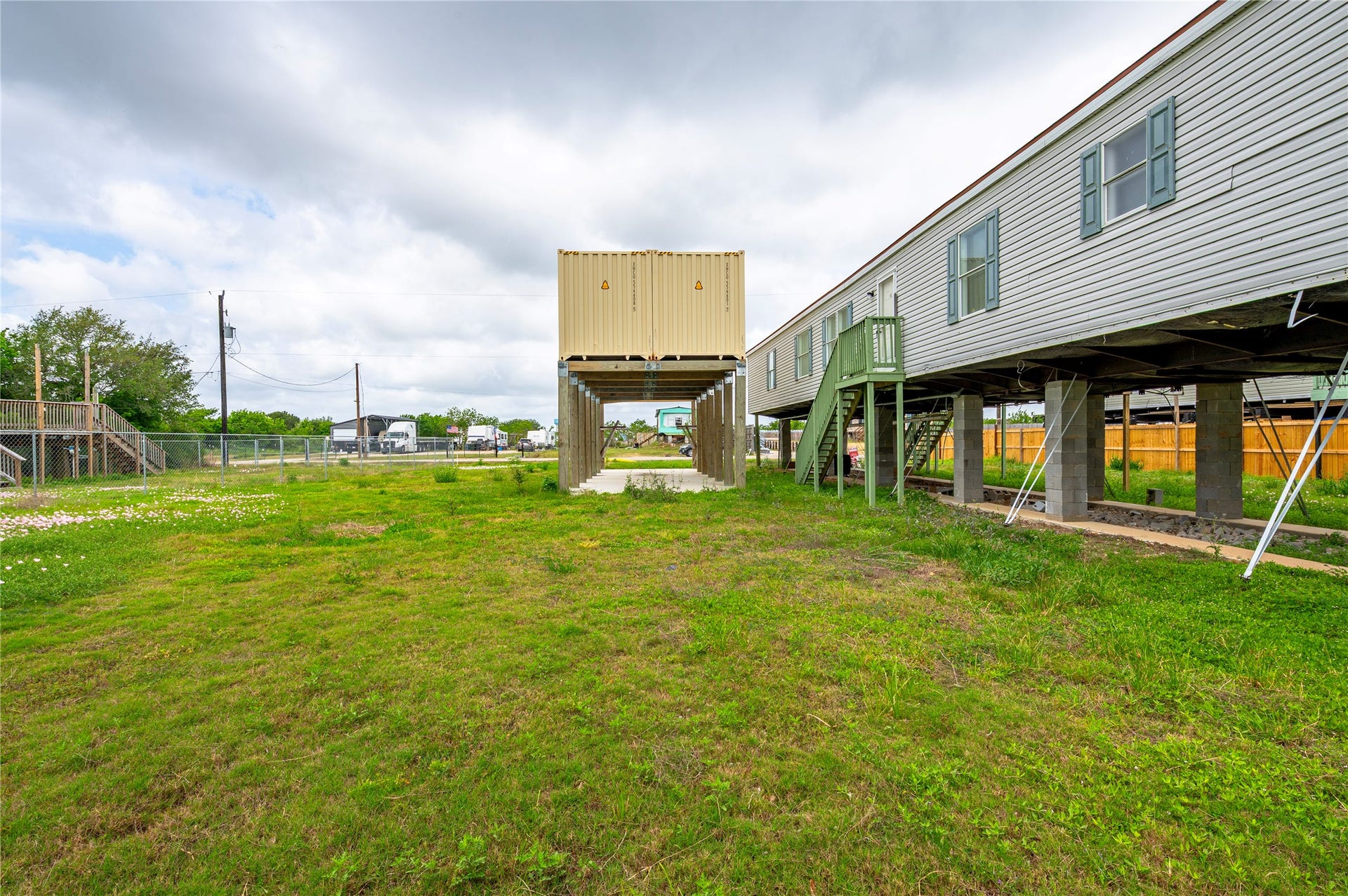 437 16th Street, San Leon, TX 77539 Rear view of property